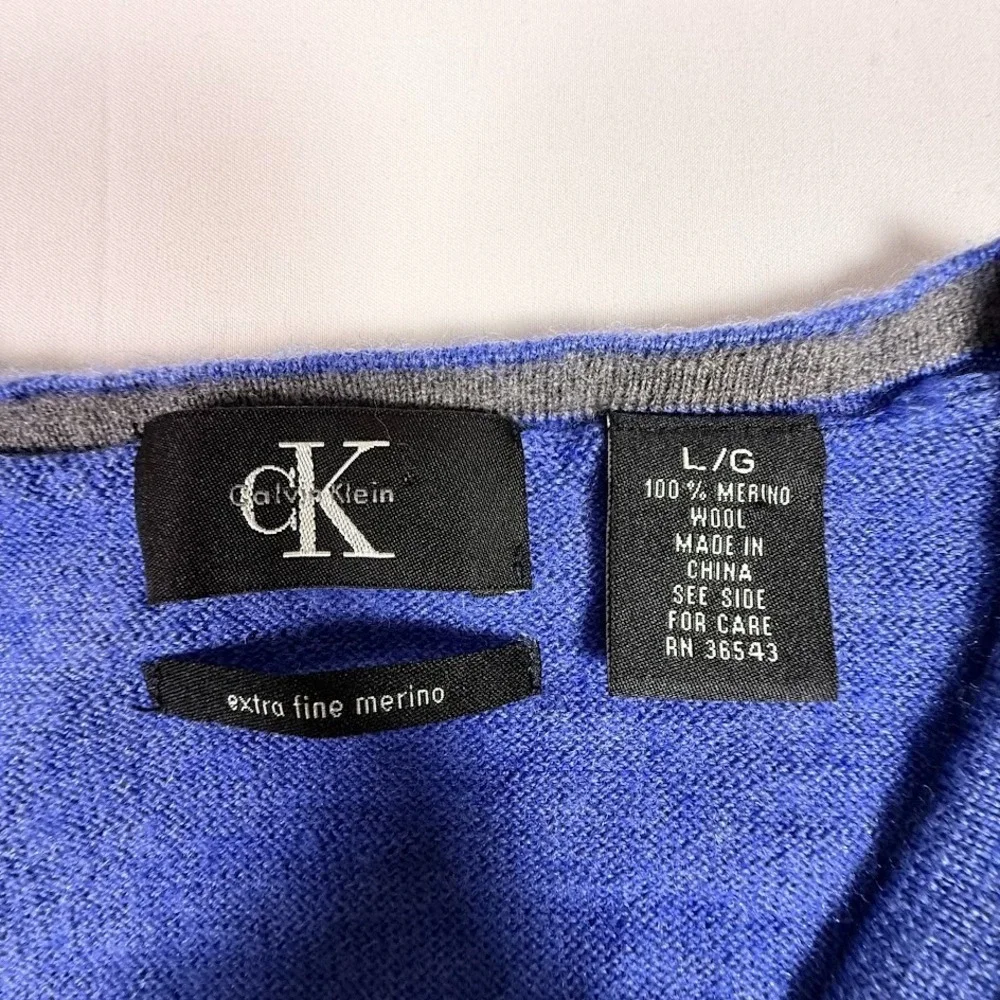 Calvin Klein Sweater Mens L Blue Extra Fine Merino Wool V Neck Knit Pullover